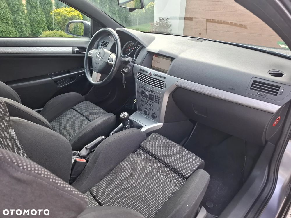 Opel Astra GTC 1.8 Cosmo - 23