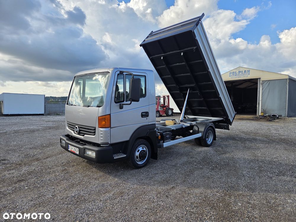 Nissan Atleon - 2