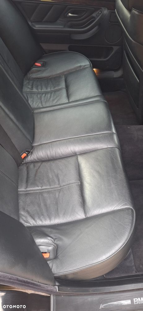 BMW Seria 7 735i L - 32