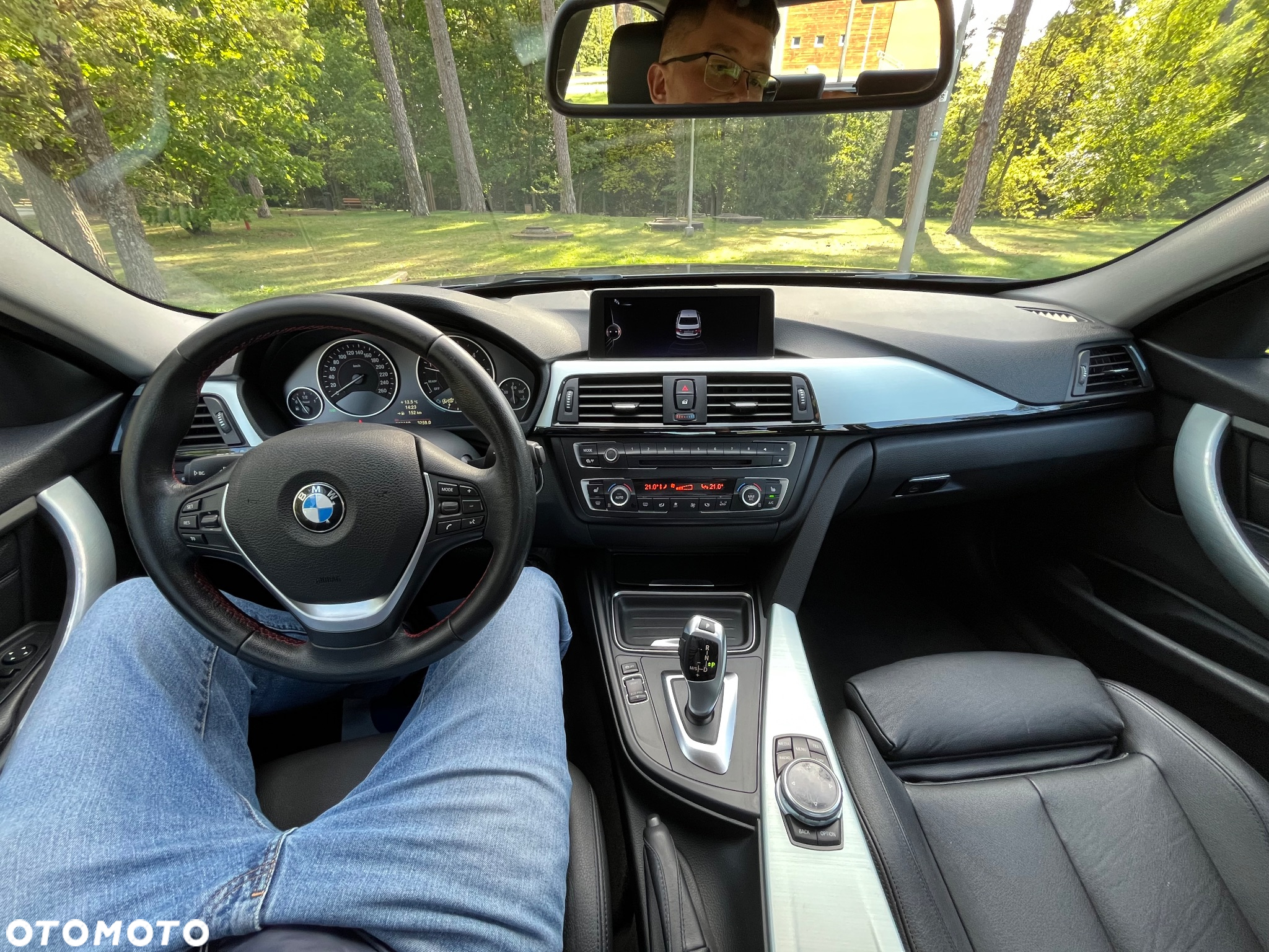 BMW Seria 3 318d Touring Sport Line - 32