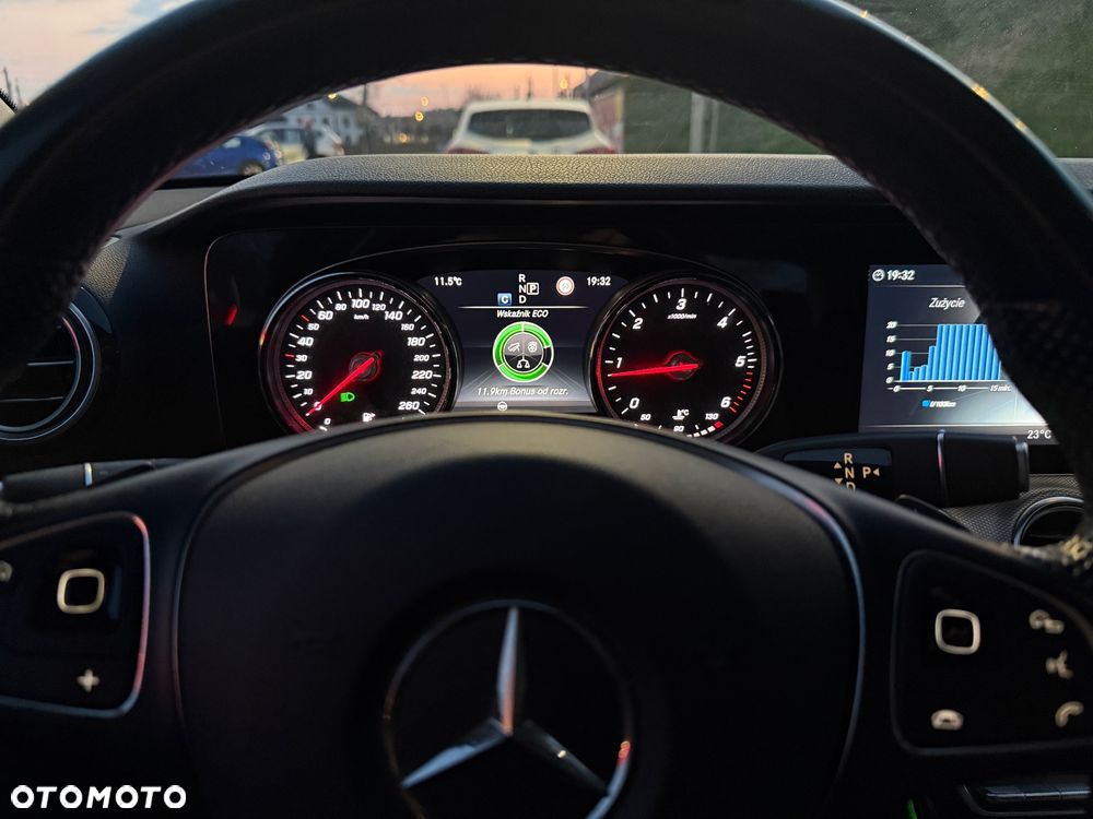 Mercedes-Benz Klasa E 220 d 4-Matic 9G-TRONIC - 11