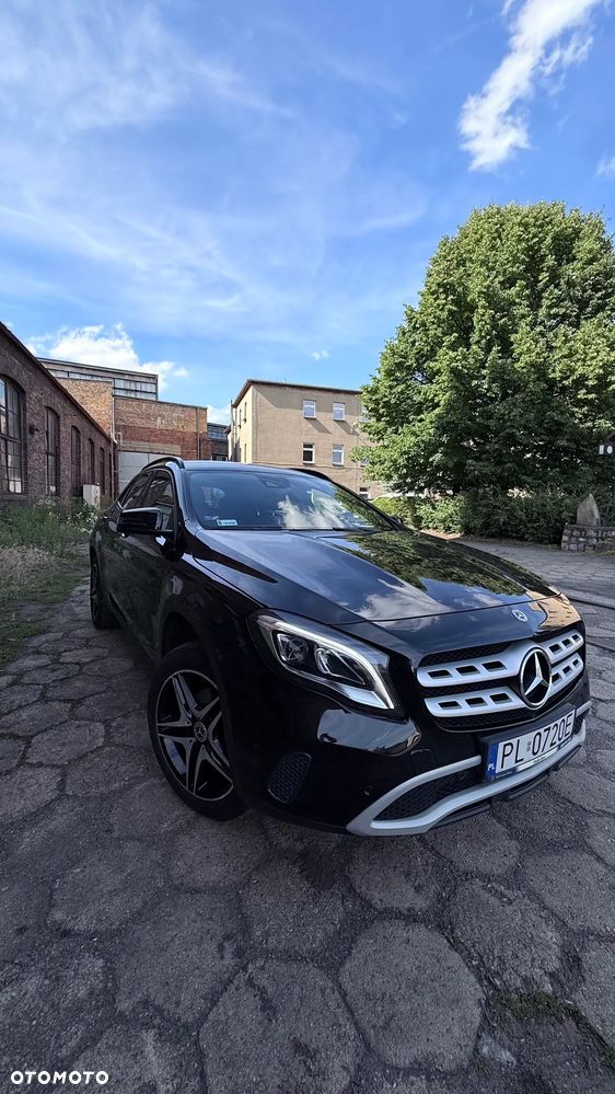 Mercedes-Benz GLA 200 7G-DCT - 2