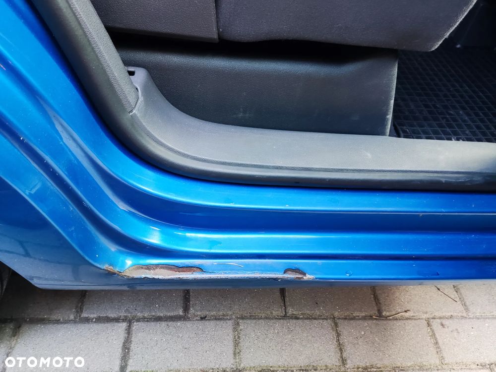 Volkswagen Touran 1.6 FSI Basis - 18