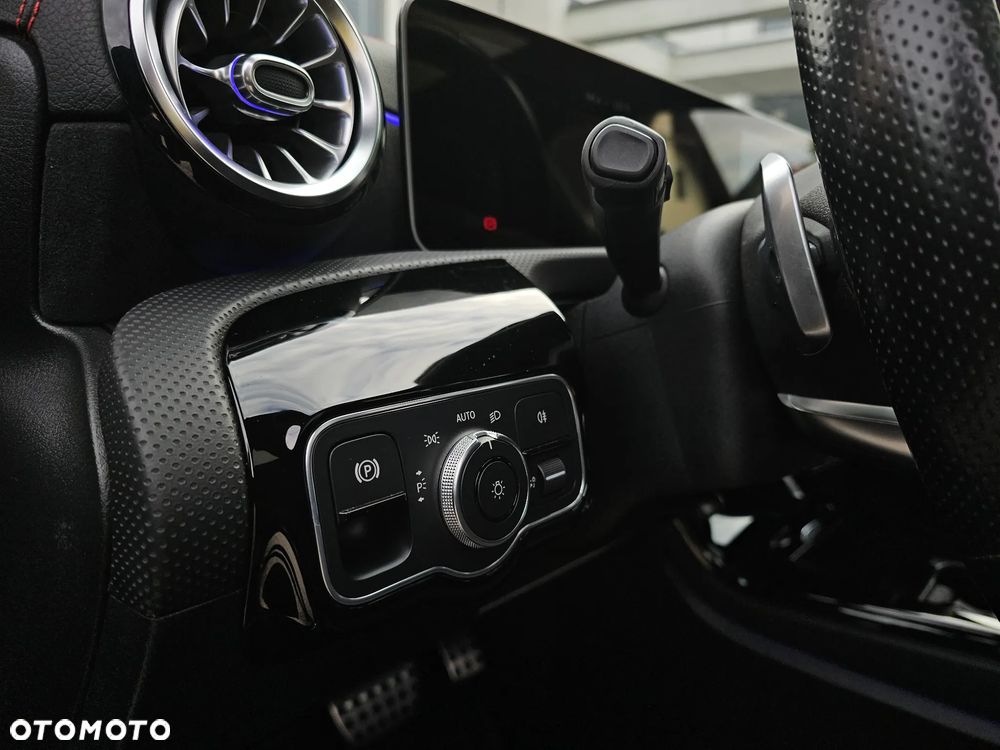 Mercedes-Benz CLA 200 d AMG Line 8G-DCT - 18
