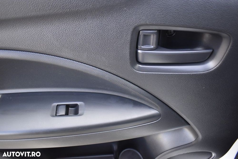 Mitsubishi Space Star - 25