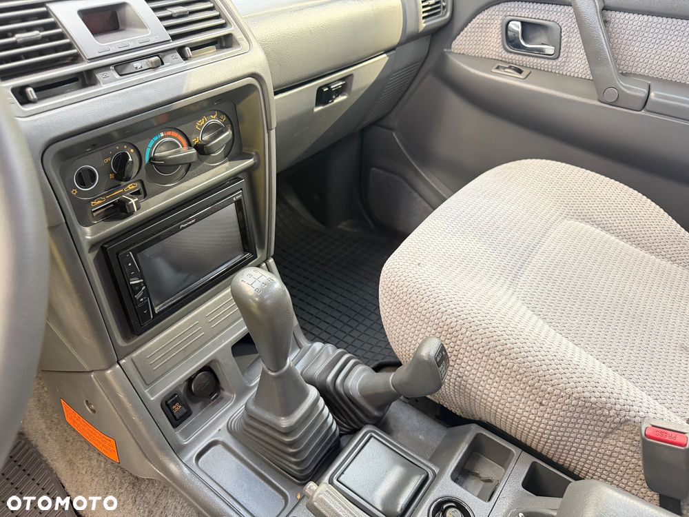 Mitsubishi Pajero - 24