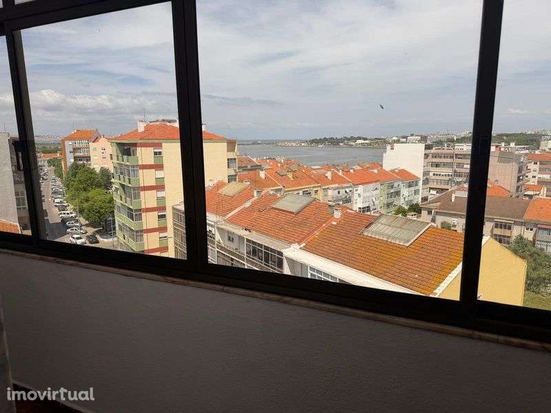 Aluga-se apartamento T2 Amora - Grande imagem: 5/7