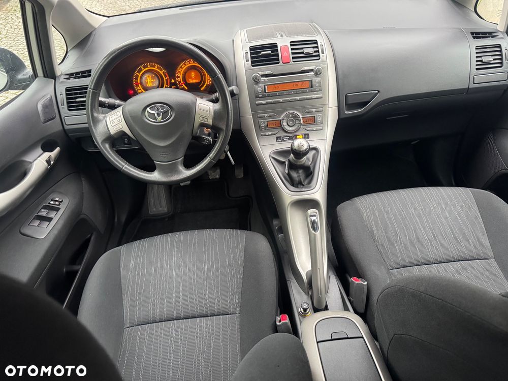 Toyota Auris 1.6 VVT-i Executive - 8