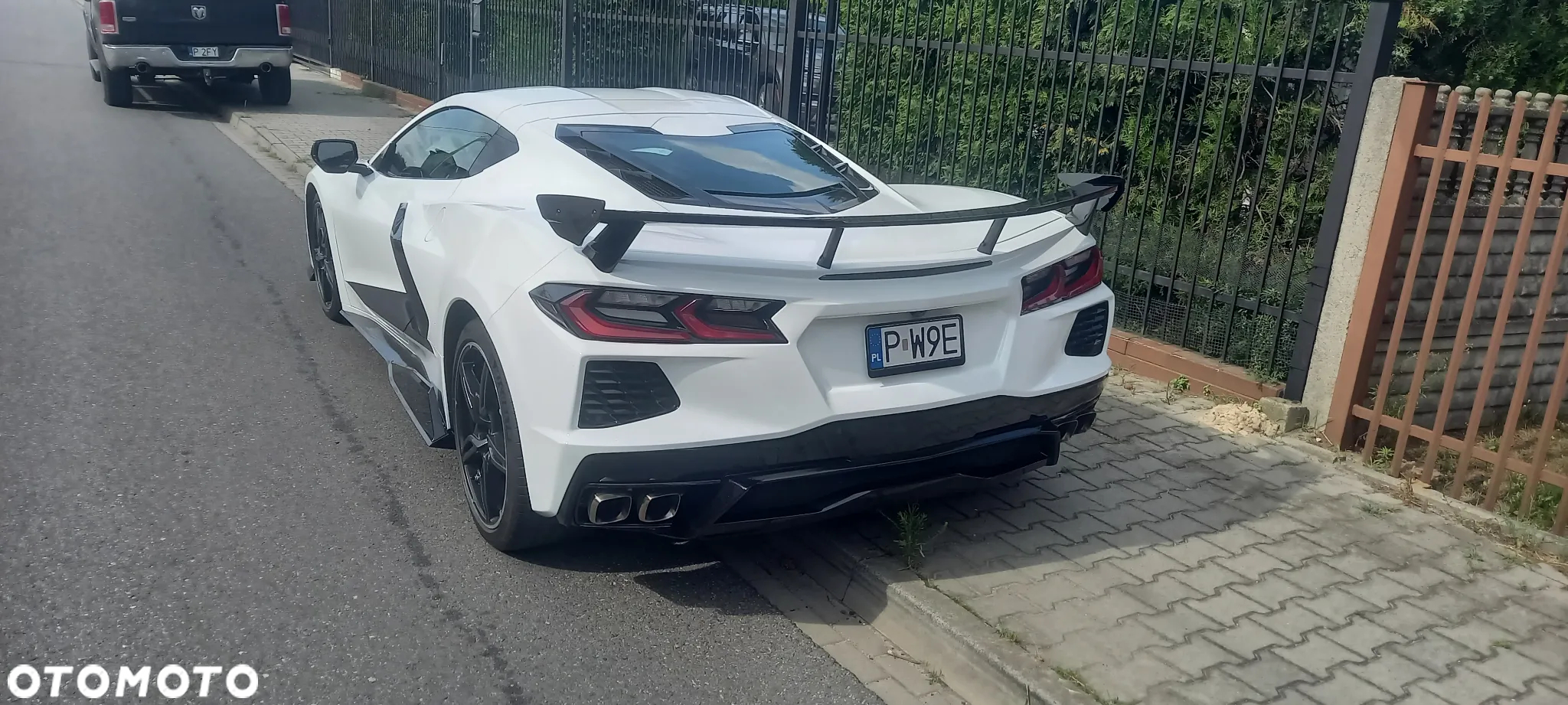 Chevrolet Corvette - 4