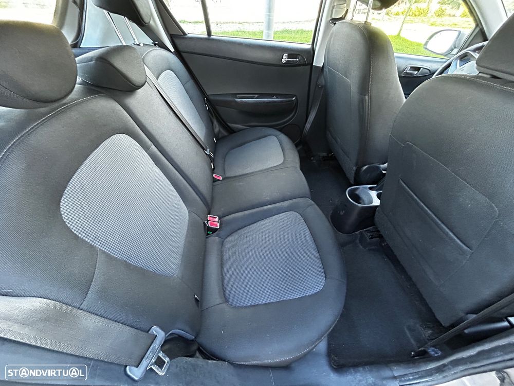 Hyundai i20 1.1 CRDi Urban - 11