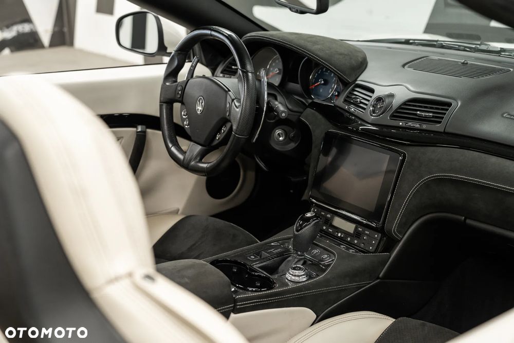 Maserati GranTurismo S - 27