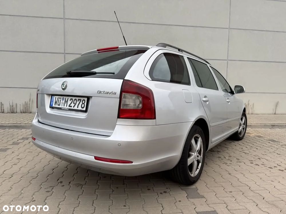 Skoda Octavia 1.6 Ambiente - 5