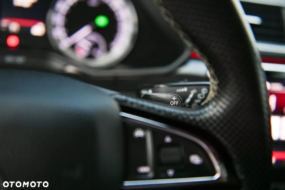 Skoda Superb 2.0 TDI 4x4 DSG SportLine - 31