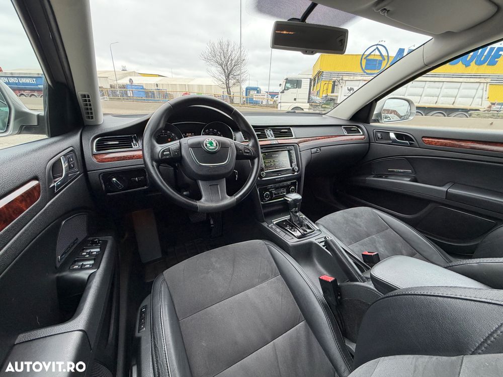 Skoda Superb 2.0 TDI Elegance DSG - 22