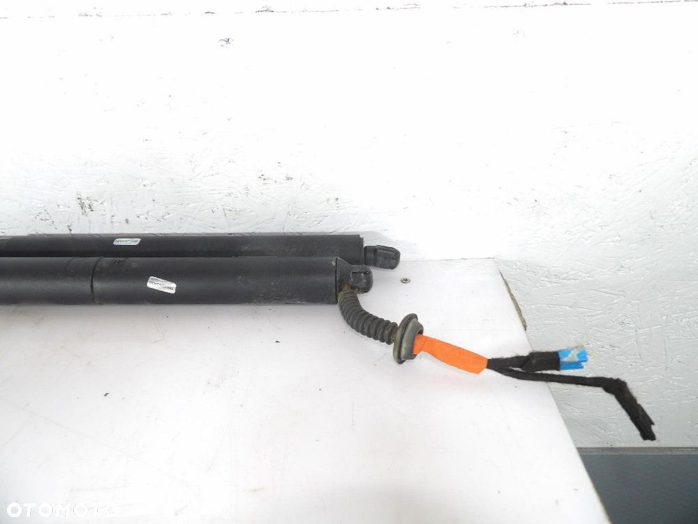 BMW X1 F48 SIŁOWNIKI TYLNEJ KLAPY ELEKTRYCZNE 17893910 - 3