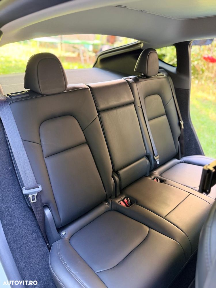 Tesla Model Y - 11