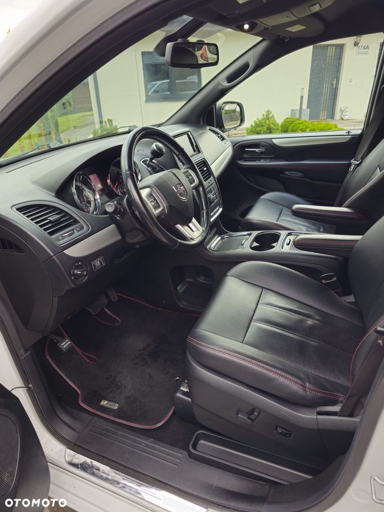 Dodge Grand Caravan 3.6 R/T - 11