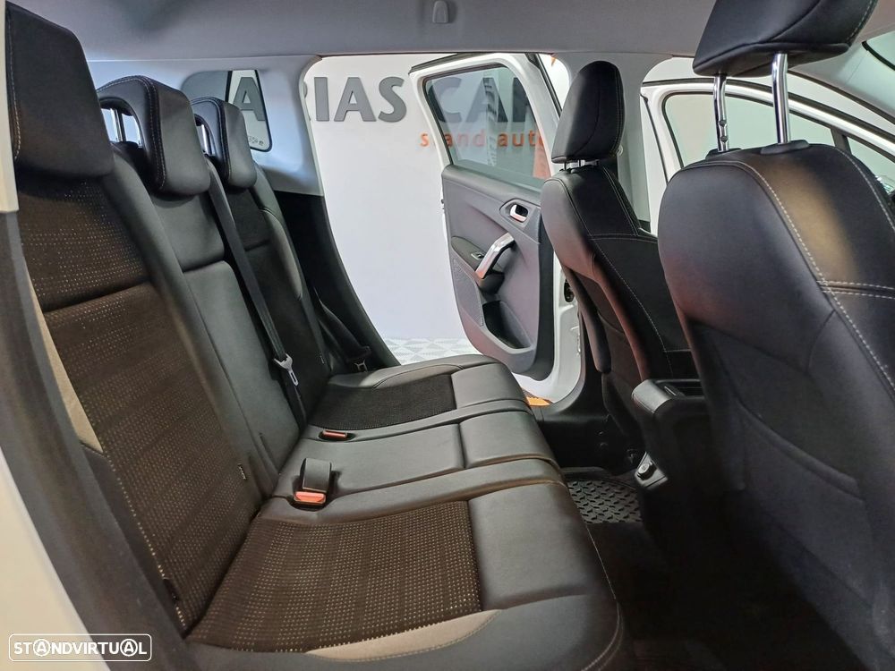 Peugeot 2008 1.2 PureTech Allure - 12