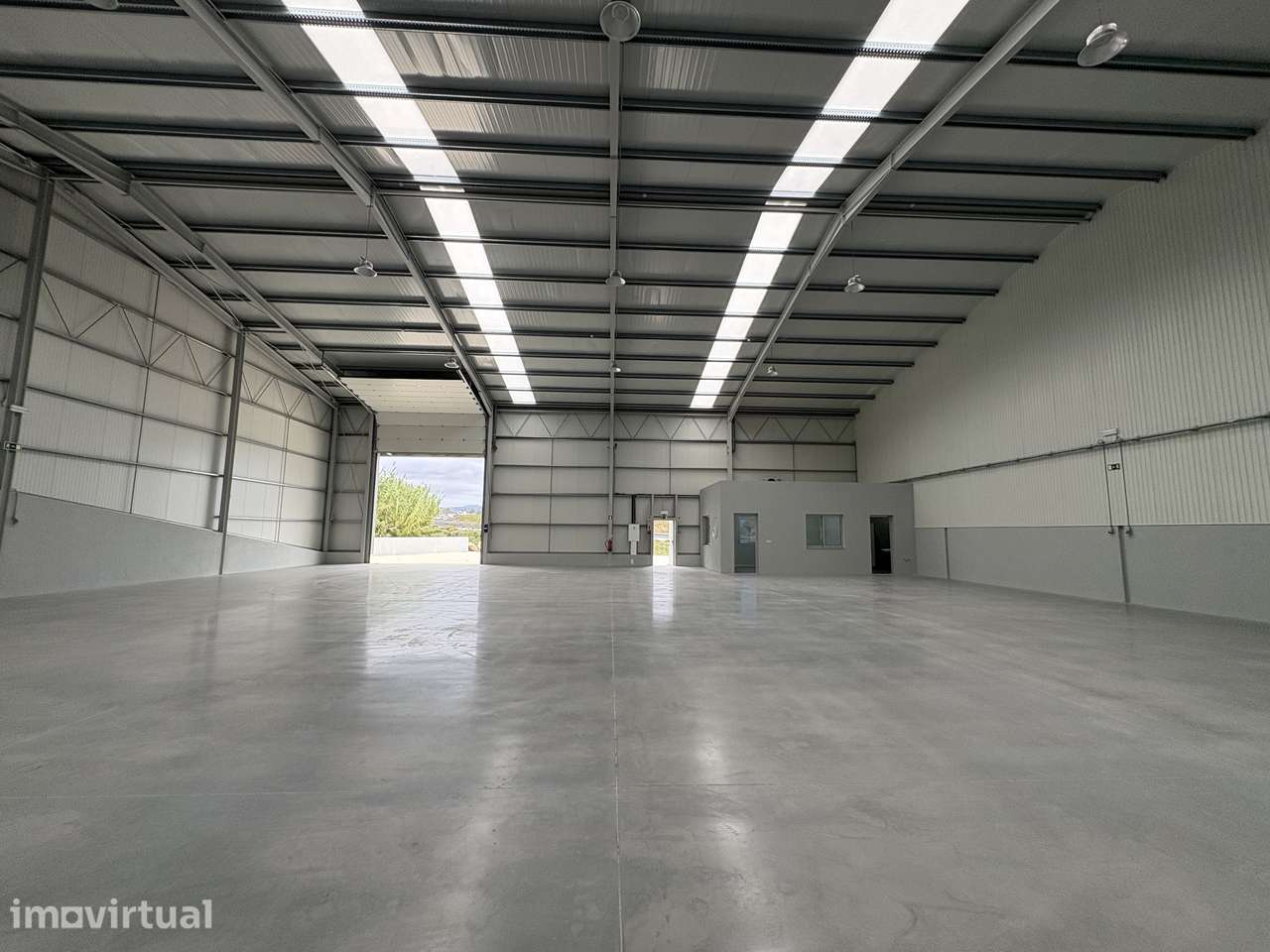 PAVILHÃO NOVO para arrendamento em frente á IC2/N1 - Grande imagem: 5/8