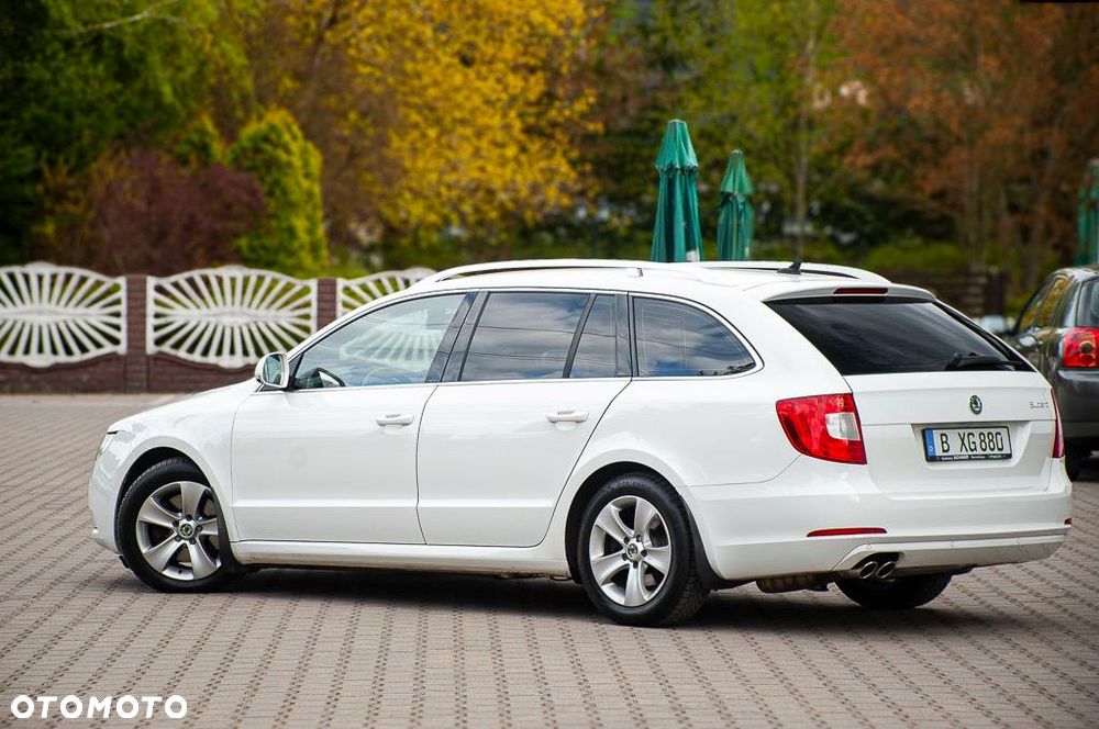 Skoda Superb 2.0 TDI DSG Ambition - 4