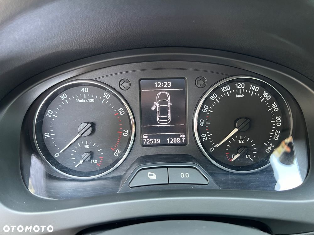 Skoda RAPID 1.2 Active - 21