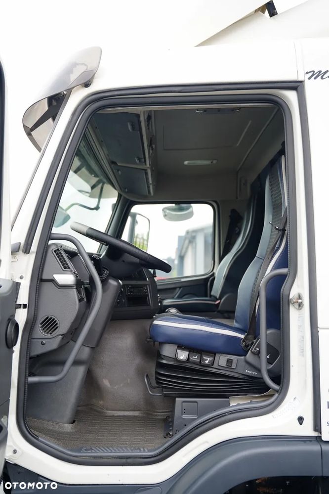 Volvo FM 380 / SOLÓWKA / 6X2 / DO PRZEWOZU ŻYWCA / DROBIU / WINDA 2 000 KG / EURO 5 - 25