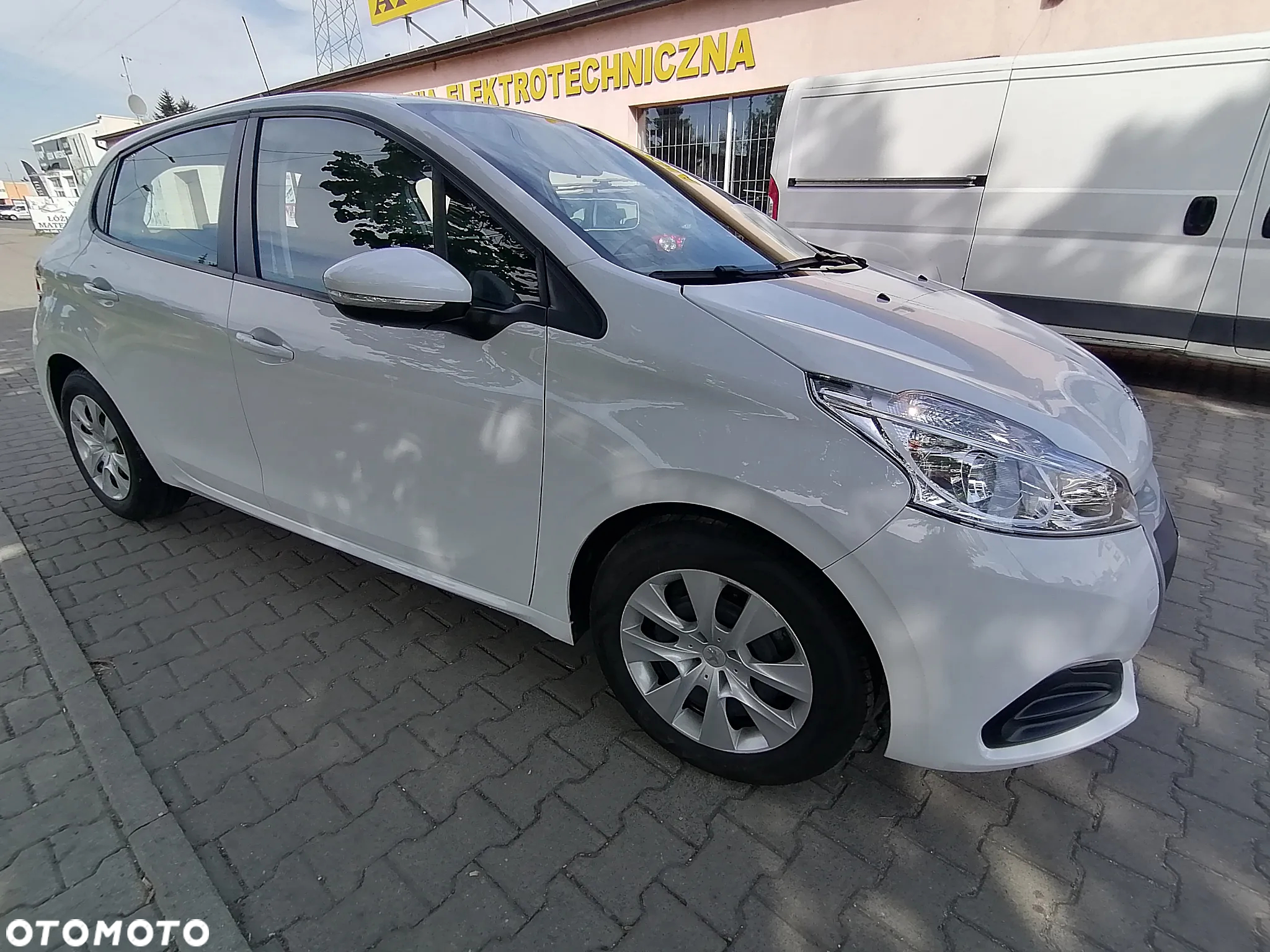 Peugeot 208 - 6