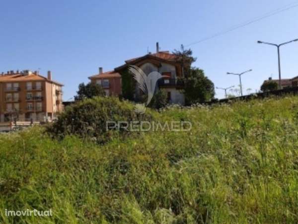 Moradia T4 com Terreno no Centro da Vila de Albergaria-a-Velha, Aveiro - Grande imagem: 5/6