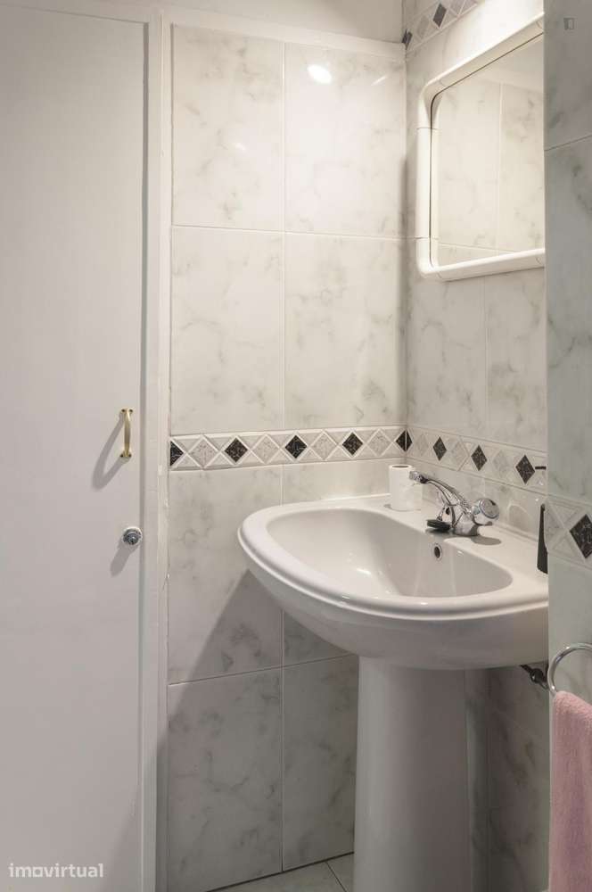 Quarto - localizado em Alcântara Lisbon - Grande imagem: 4/30