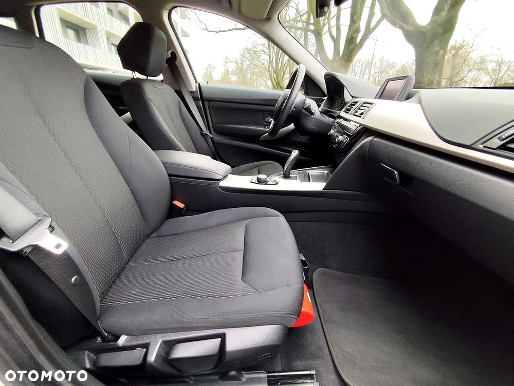 BMW 3GT 318d Business Edition - 12