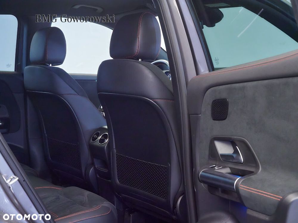 Mercedes-Benz GLA - 9