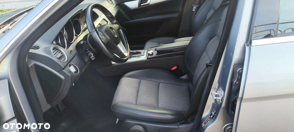 Mercedes-Benz Klasa C 180 CGI Automatik BlueEFFICIENCY Avantgarde - 18