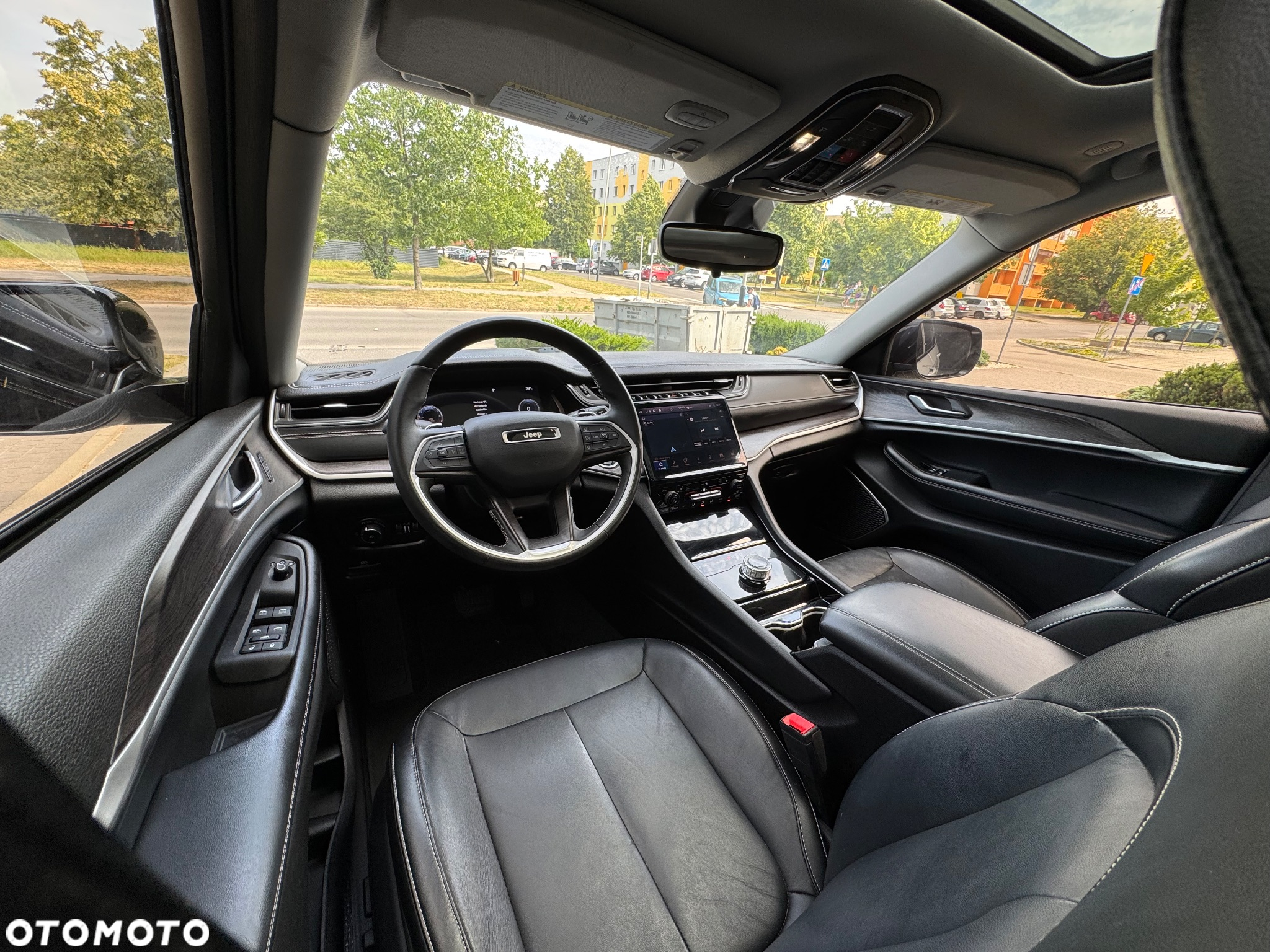 Jeep Grand Cherokee - 12