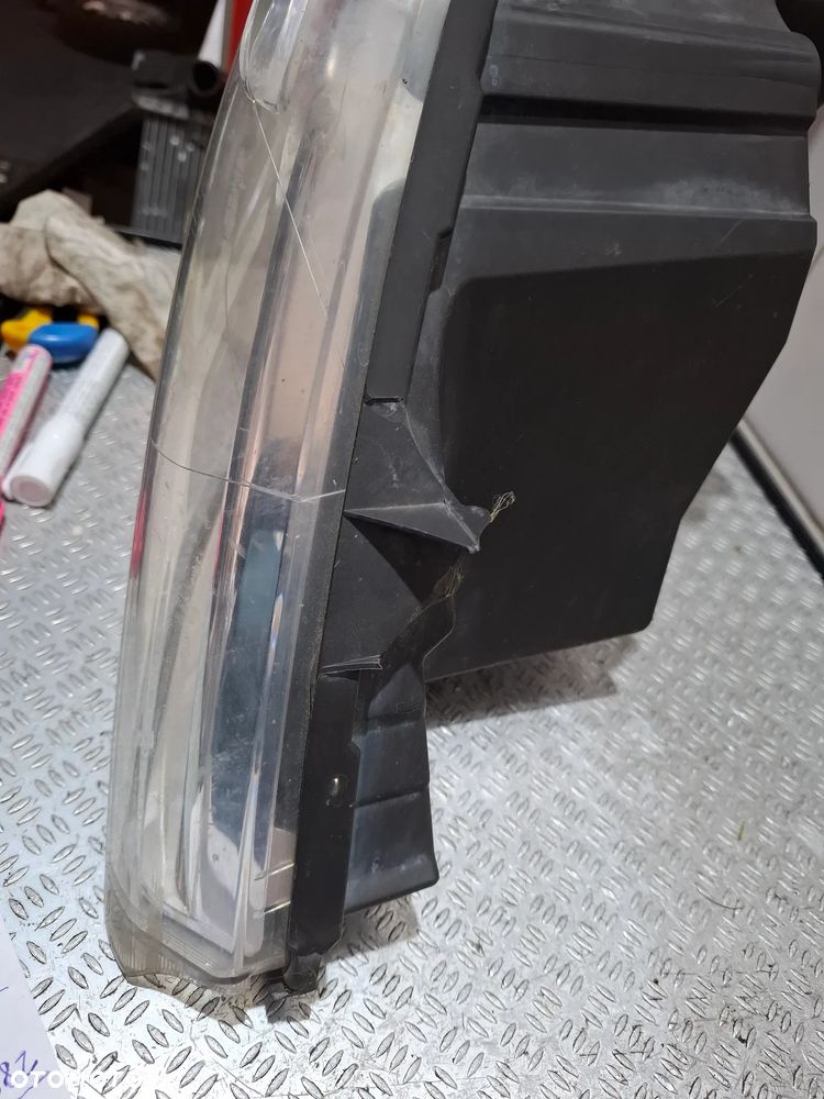 Lampa prawy przód Renault Master Opel Movano rok 2016 uszkodzona nr 260100049R - 2