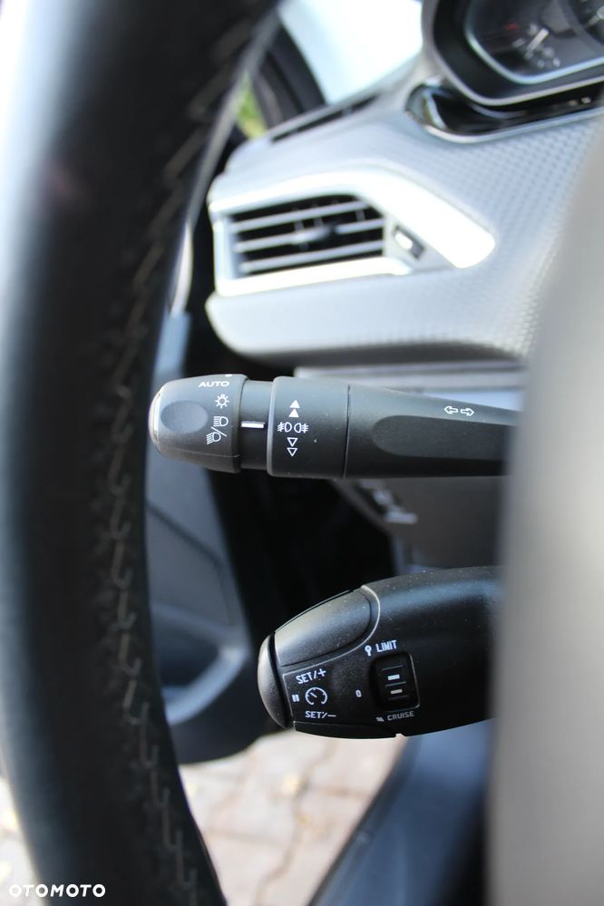 Peugeot 208 1.2 PureTech Allure - 15