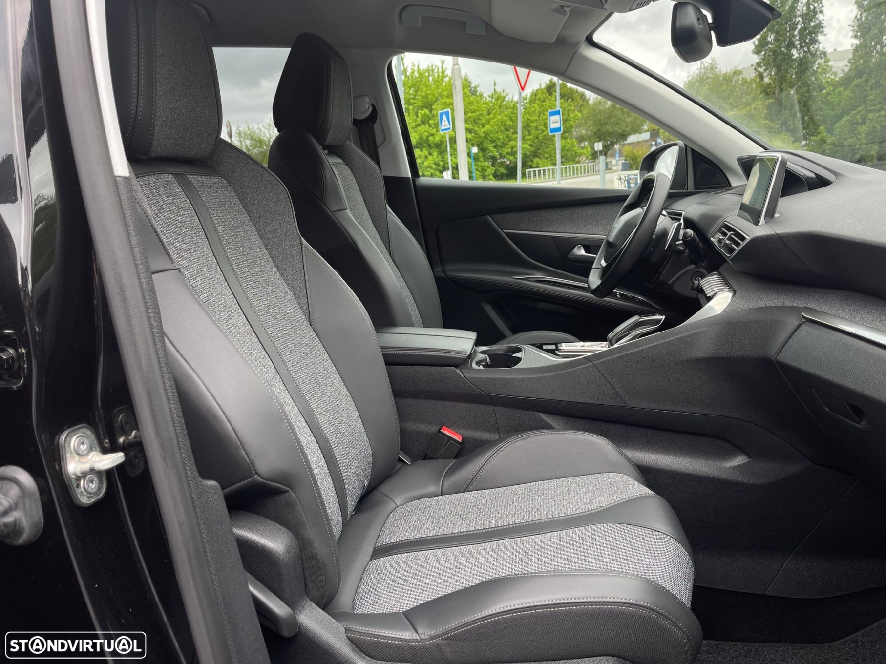 Peugeot 3008 1.5 BlueHDi Allure EAT8 - 43