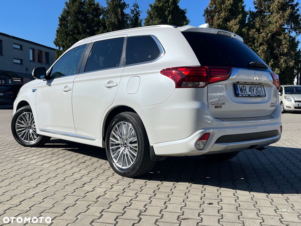 Mitsubishi Outlander - 4