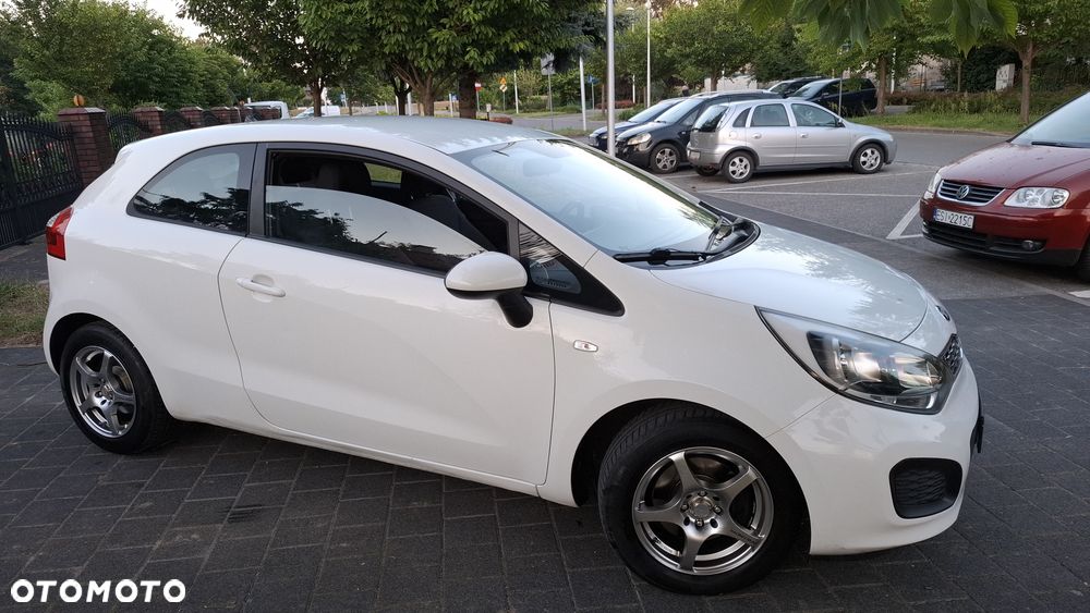 Kia Rio - 11