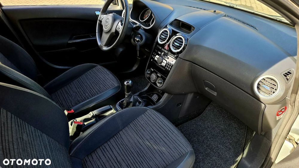 Opel Corsa 1.4 16V Innovation - 17