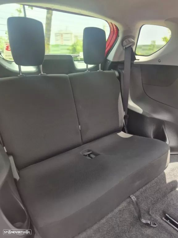Toyota iQ 1.0 + - 9