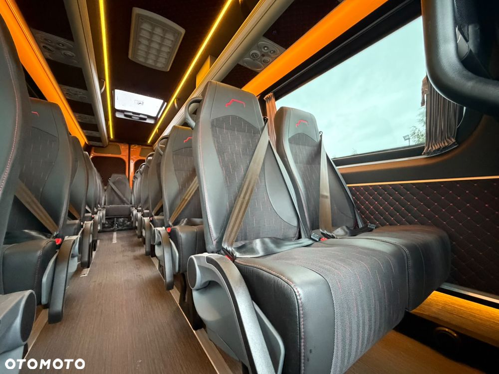 Mercedes-Benz Sprinter 517 - 24