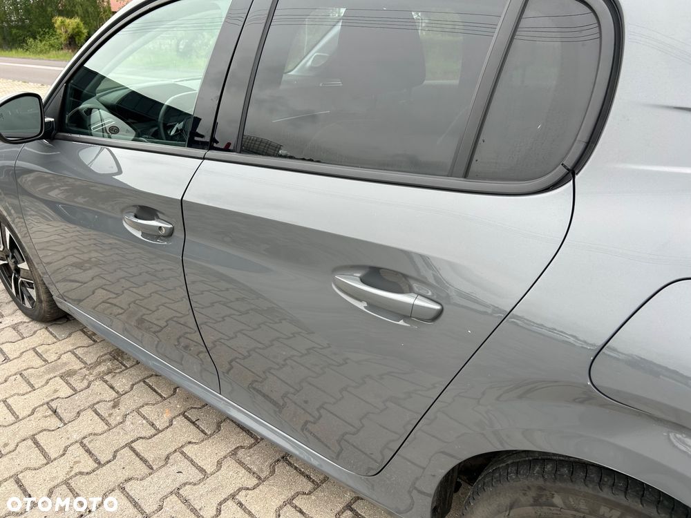 Peugeot 208 - 24