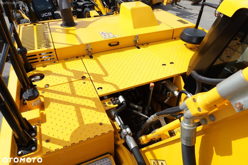 JCB 220X - 28