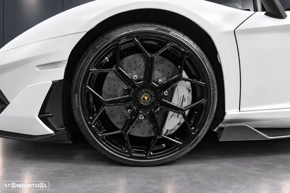 Lamborghini Aventador - 41