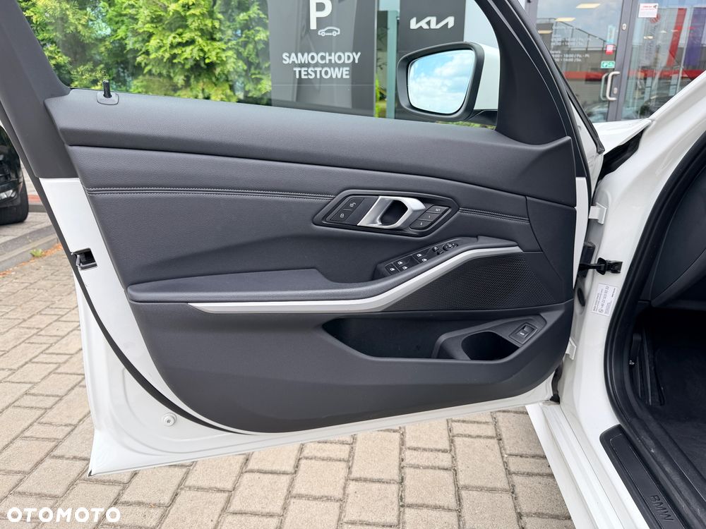 BMW Seria 3 318i - 16