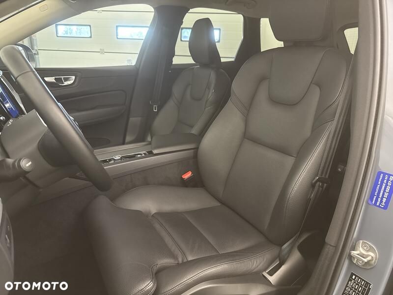 Volvo XC 60 B4 D AWD Momentum Pro - 11