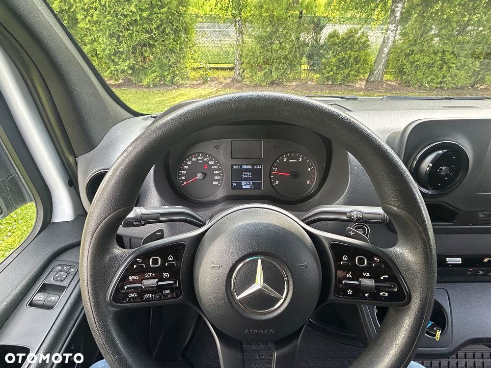 Mercedes-Benz Sprinter - 2
