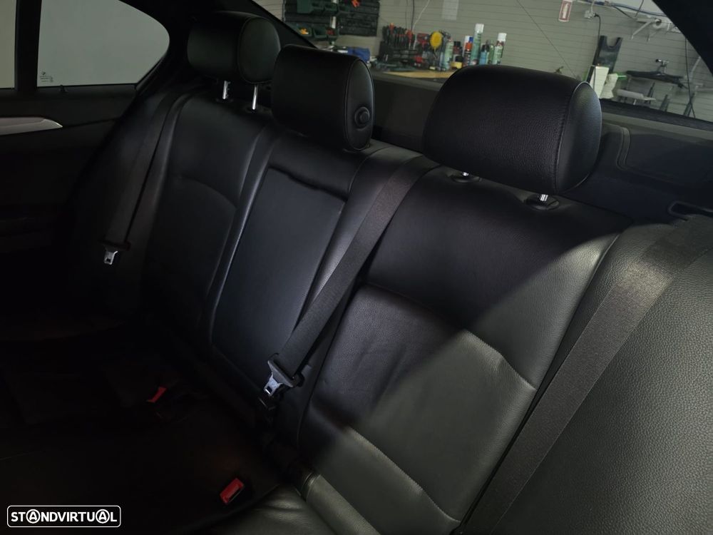BMW M550d xDrive Auto - 16