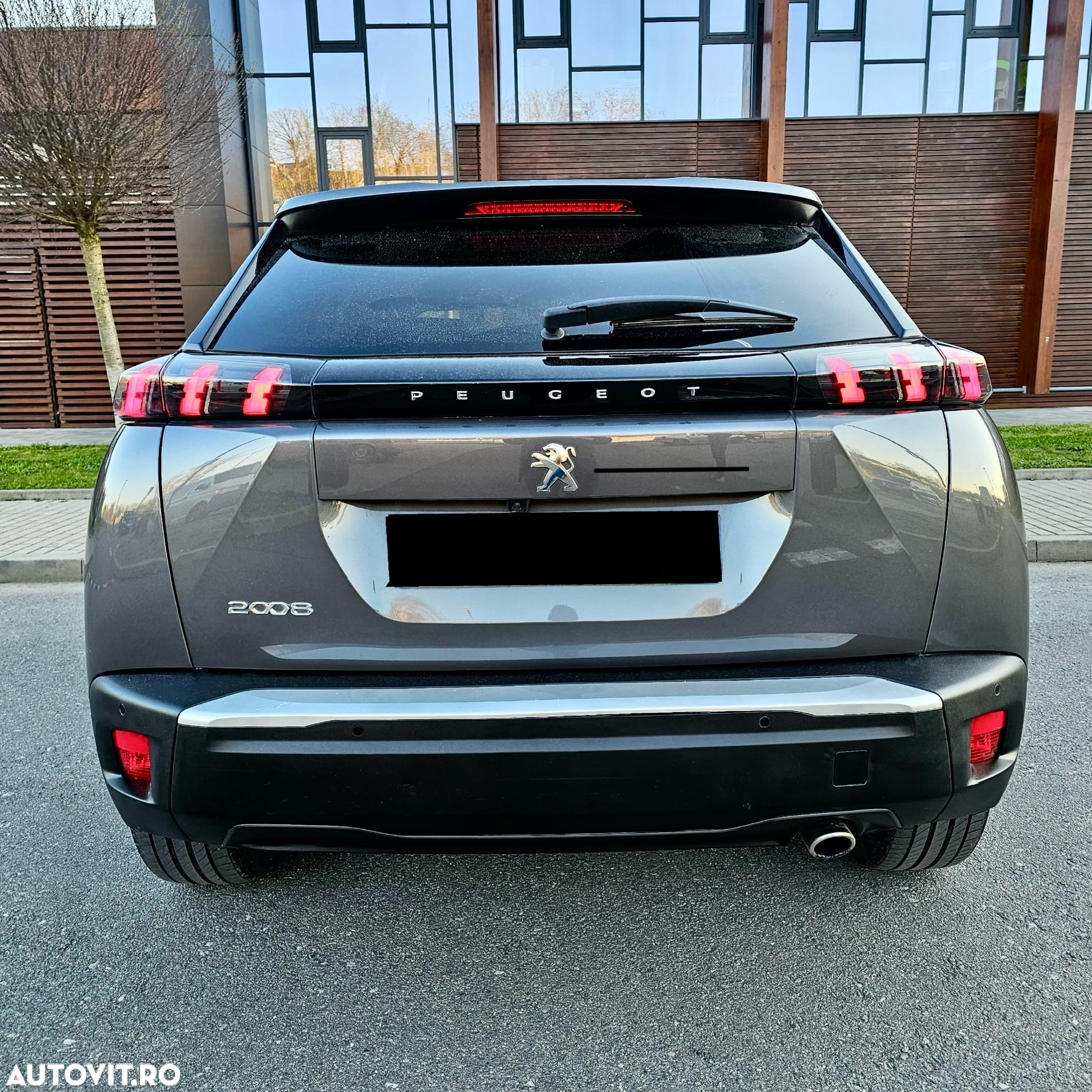 Peugeot 2008 1.5 BlueHDI 130 S&S EAT8 Allure - 4