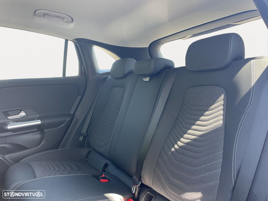 Mercedes-Benz GLA 180 d - 14